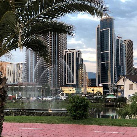 Апартамент У Моря Batumi Exterior foto
