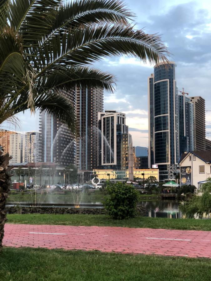 Апартамент У Моря Batumi Exterior foto