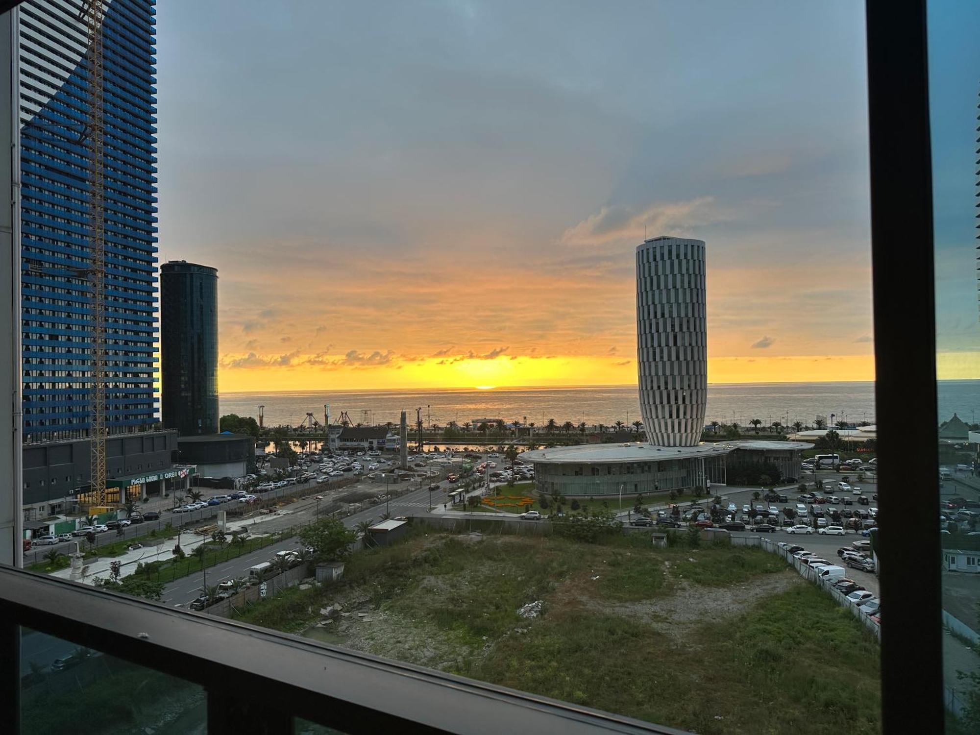Апартамент У Моря Batumi Exterior foto